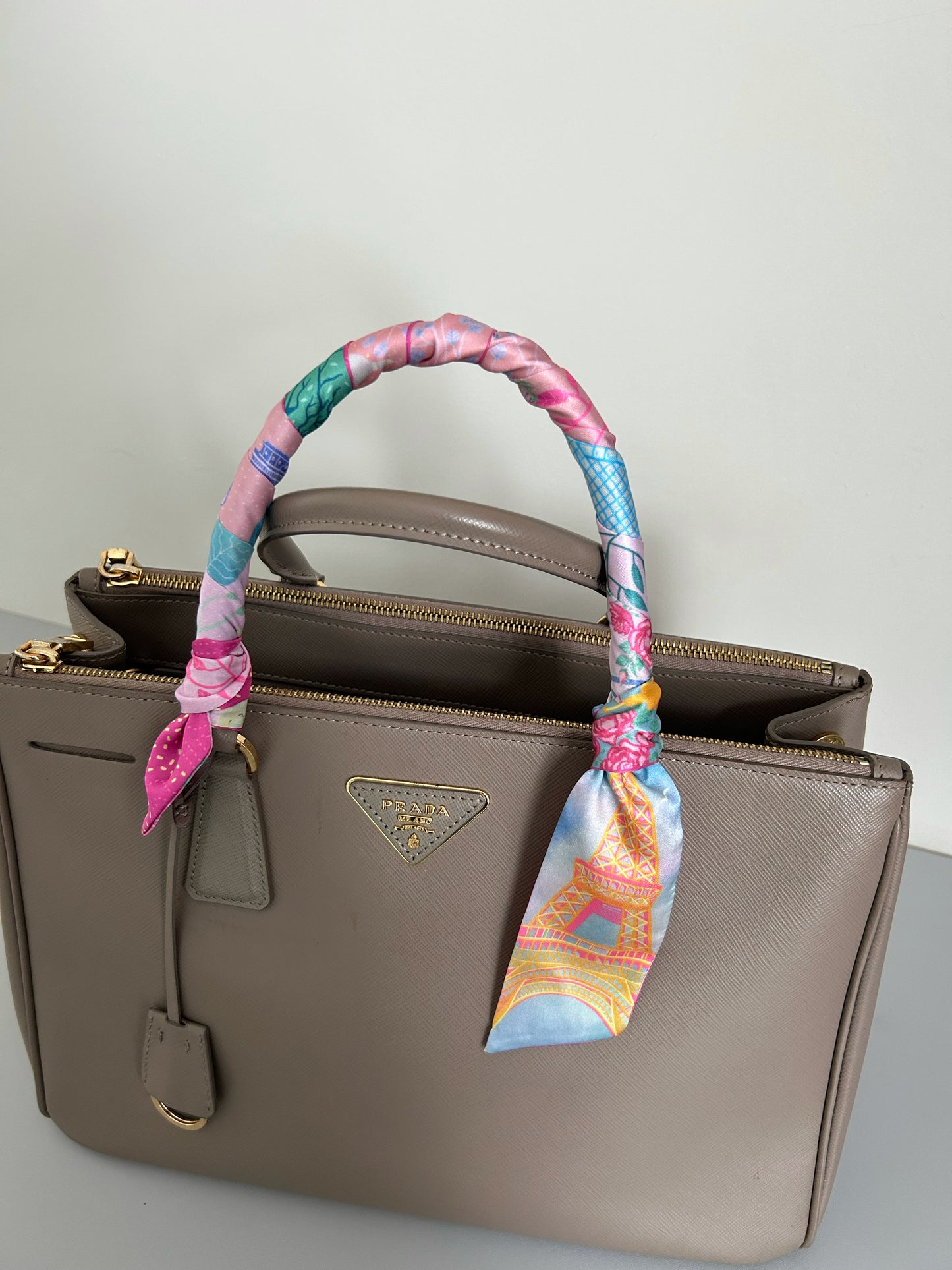 Paris Whimsy Twilly — Elegant Polytwill Scarf (100 x 5 cm)