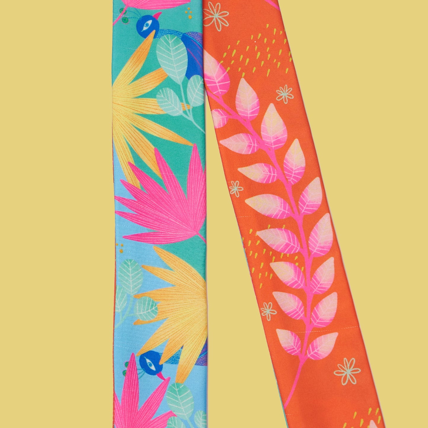Peacock Garden Twilly — Elegant Polytwill Scarf (100 x 5 cm)
